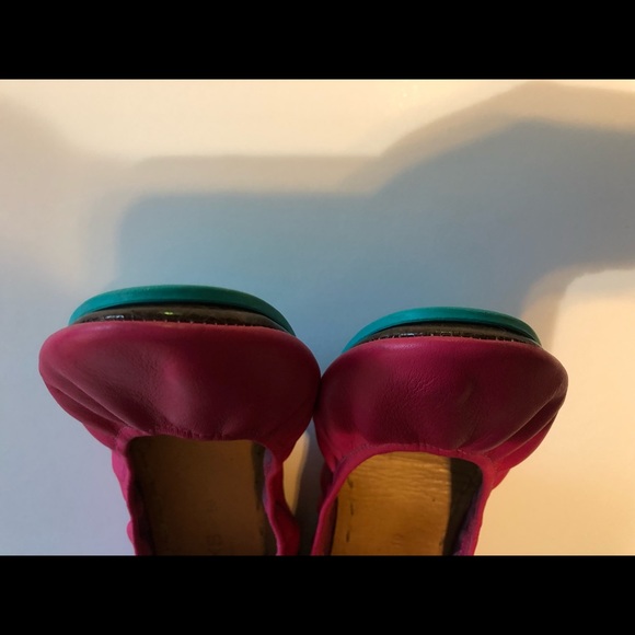 Size 10 Fuchsia Tieks - Picture 6 of 6